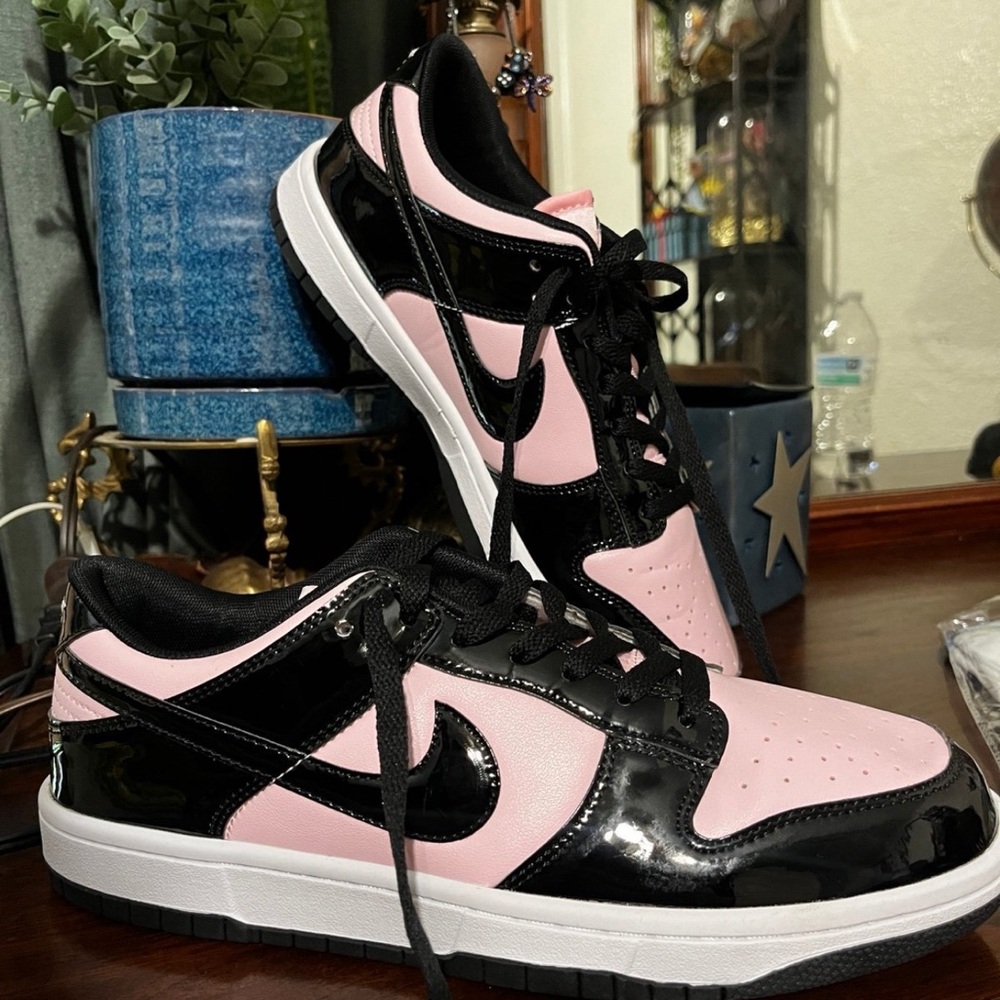 Men's Nike Panda Pink/Black. Amazing brand new condition!!! Gorgeous sneaks!!